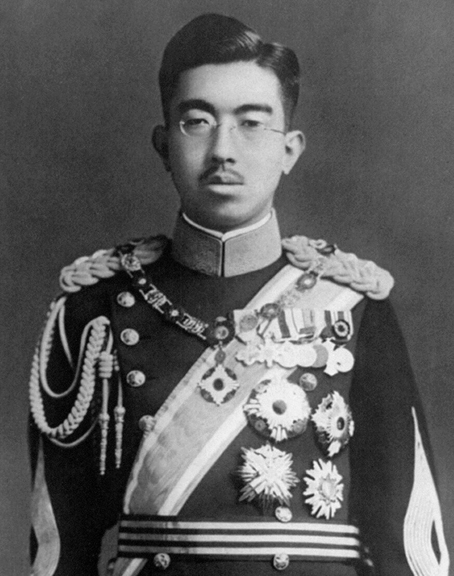 L’empereur Hirohito, considéré comme un dieu vivant.